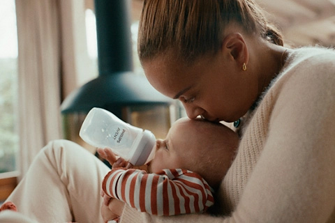 Understanding newborn feeding cues