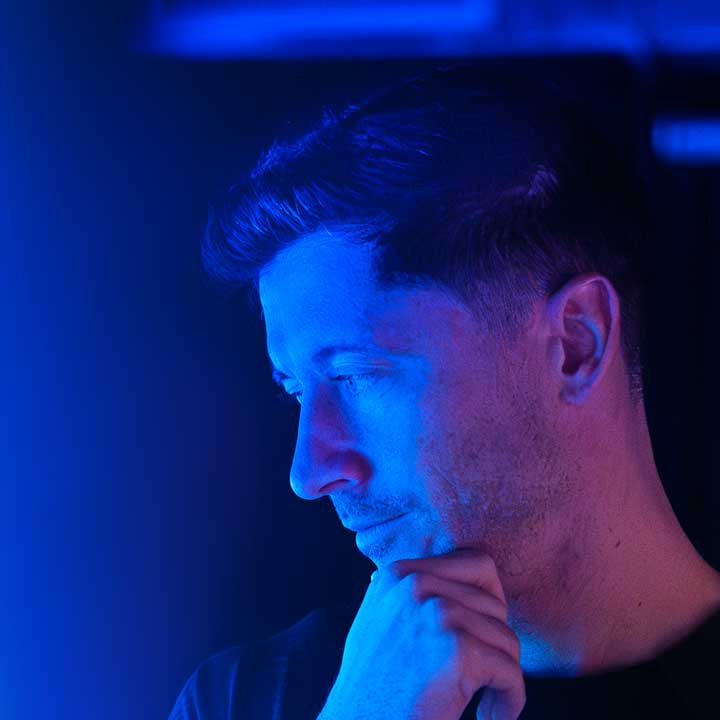 Lewandowski watching Ambilight TV